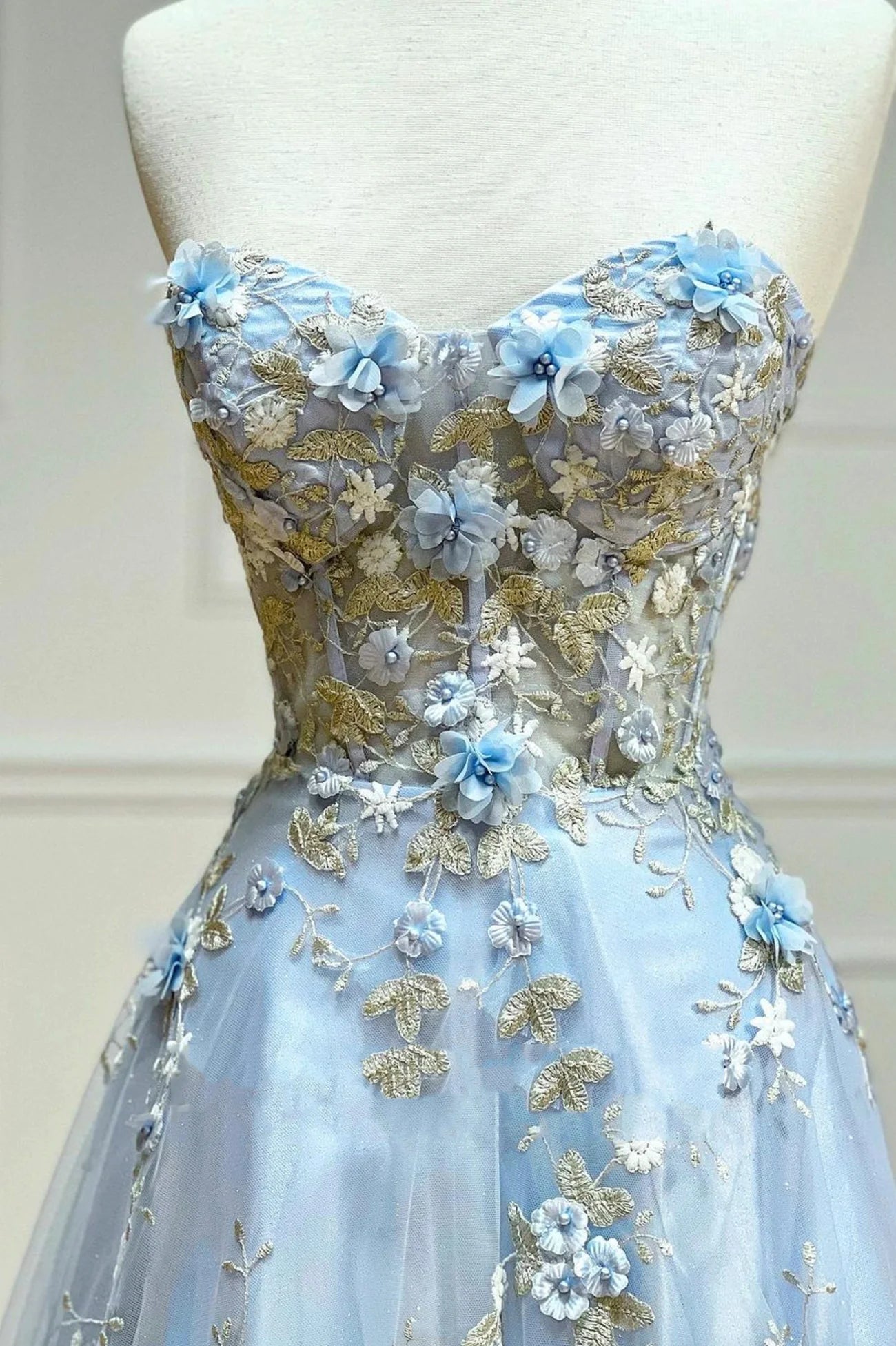 A-Line Strapless Blue Tulle Appliques Long Prom Dresses